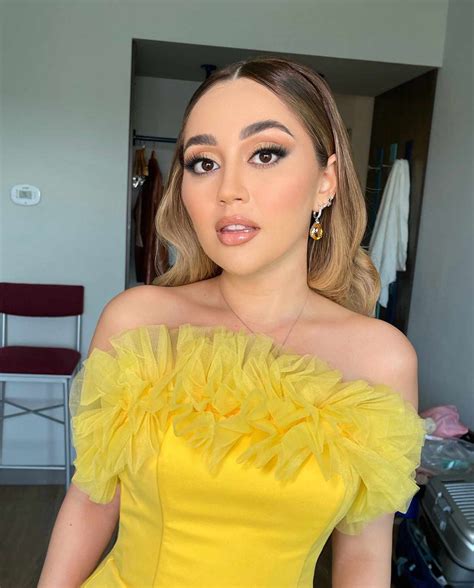 Copia paso a paso el maquillaje de Carolina Ross en Premio Lo Nuestro