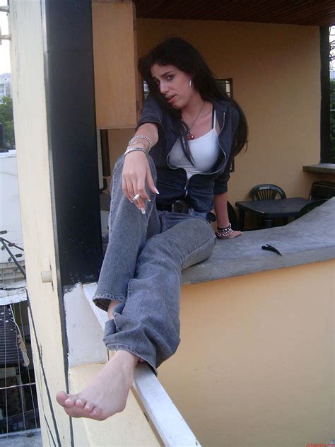 FeetXpress - A Dutch Foot Blog: Latin amateur feet