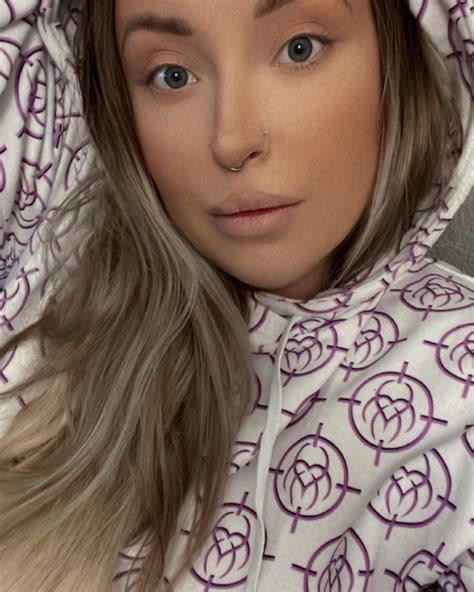 Harley Jade | Don’t look at the next slides 🤐 #iloveusa #canada🇨🇦 #