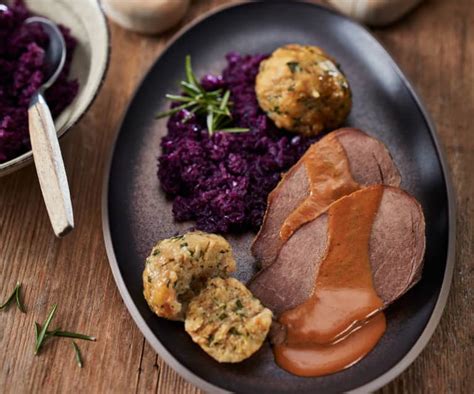 Wildschweinbraten mit Knödeln und Rotkohl - Cookidoo® – the official ...