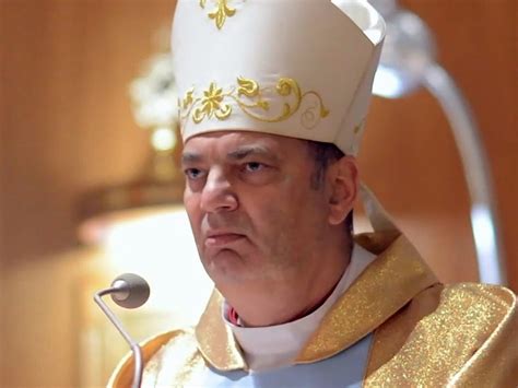 Obispo Polaco Dimite