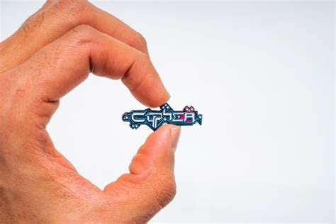 Valorant Enamel Pin - Cypher Spray