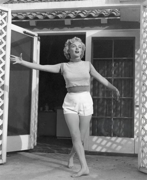 50 Hottest Photos of Marilyn Monroe’s at the Iconic Bel-Air Hotel doing