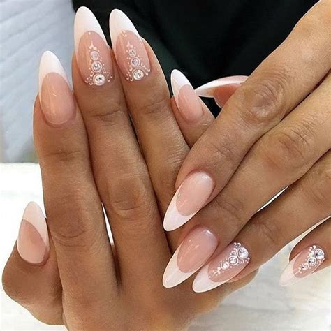 френч на миндалевидных ногтях | Manicure nail designs, French manicure ...