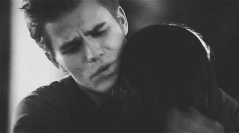 hug nina dobrev gif hug ninadobrev vampirediaries discover share gifs