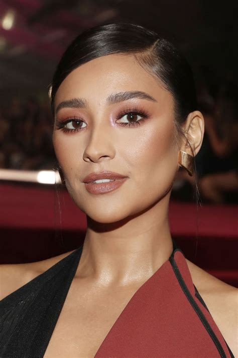 Shay Mitchell: ‘PLL’ Star Sizzles In Red-Hot Poison Ivy Halloween Costume