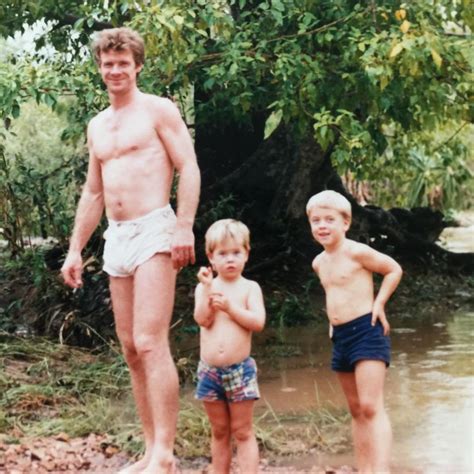 Chris Hemsworth on Twitter: "Happy Father's Day Dad! Thanks for loving ...