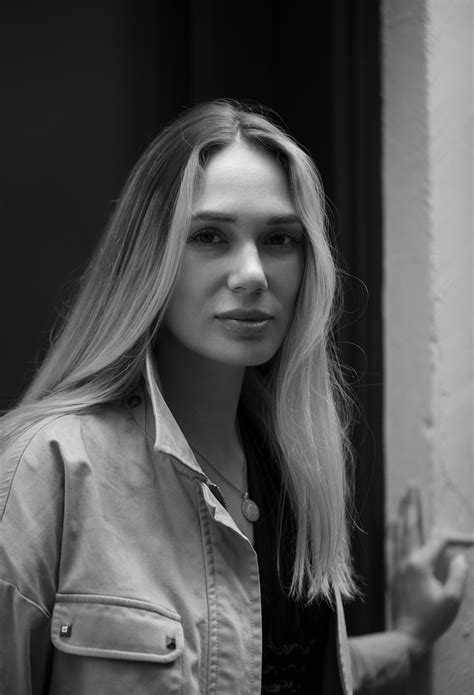 Alesya Antonova model ve oyuncu - Merhabalar, benim adım Alesya. 2013