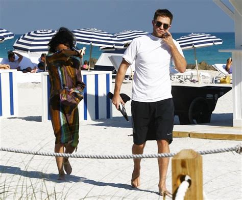 Robert Pattinson And FKA Twigs Pictured On Florida Beach - FKA Hiding ...