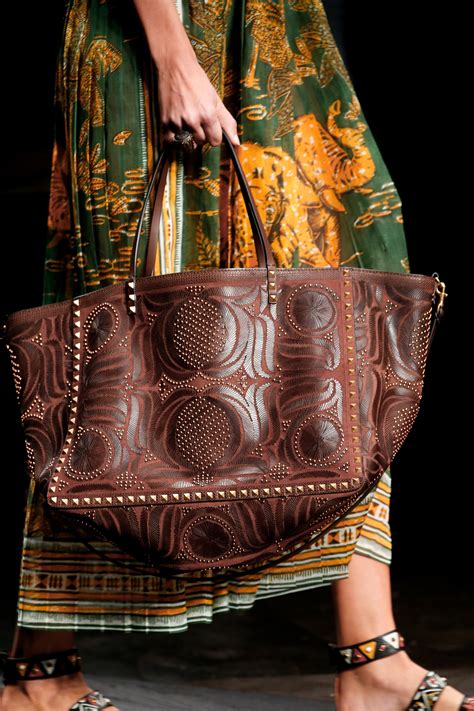 Valentino Spring/Summer 2016 Runway Bag Collection Featuring Hand ...