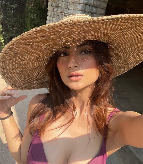 1440x1651 Photos & Images