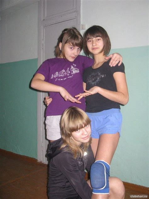 Девочка в голубых шортах » Шорты фото
