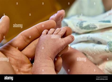 Newborn baby feet Stock Photo - Alamy