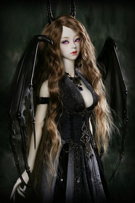 Vampire ball jointed doll :) this one reminds me of the Succubus in WoW ...