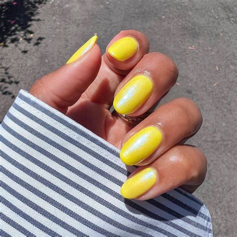 10 Bright Summer Nails To Try This Season | The Everygirl