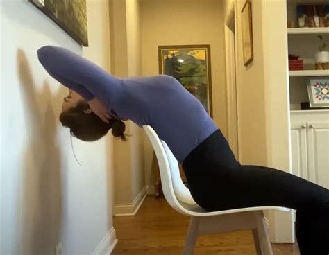 Upper Back Stretches for Pain Prevention - Physical Therapy in Motion