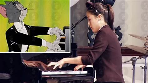 Incredible Pianist Amazes Audience Syncing Her Playing Perfectly To Tom ...