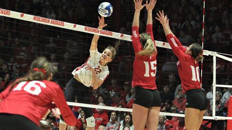 Wisconsin volleyball's Julia Orzol, Gulce Guctekin adapt to language
