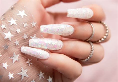 Branca Com Glitter - Unhas brancas com glitter: 35 fotos + tutoriais para brilhar