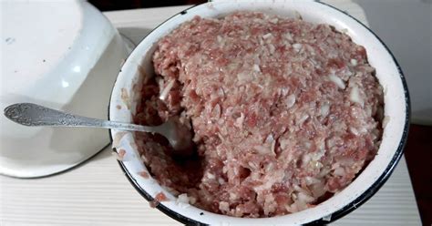 Рецепт мясного рулета из фарша с зеленым горошком