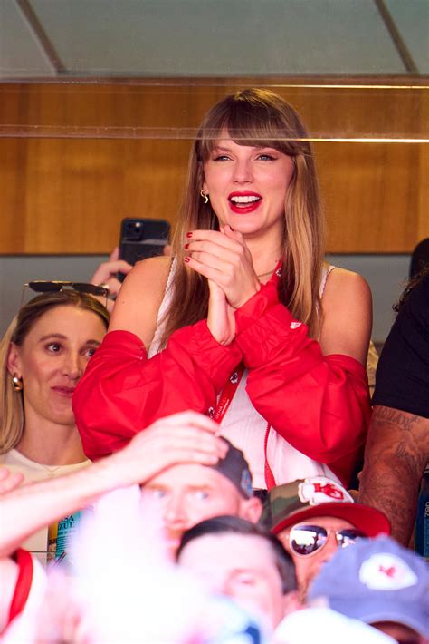 What Celebrity Perfumer Created Taylor Swift's Enchanting Essence? The Inside Story. Image 19