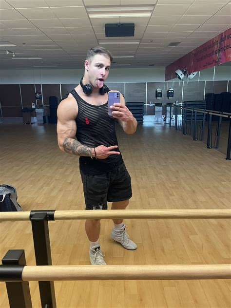 Matt on Twitter: "What’s good everyone? Me and @creamyrowan are headed