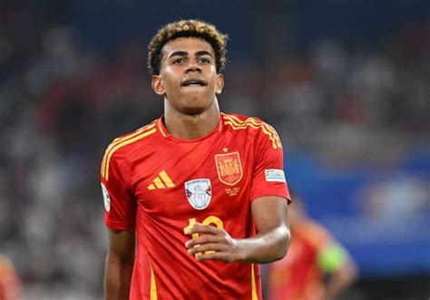 ovo je otac lamina yamala oglasio se nakon utakmice  poslao sinu