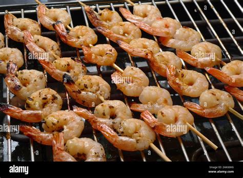 Shrimp skewers on grill Stock Photo - Alamy