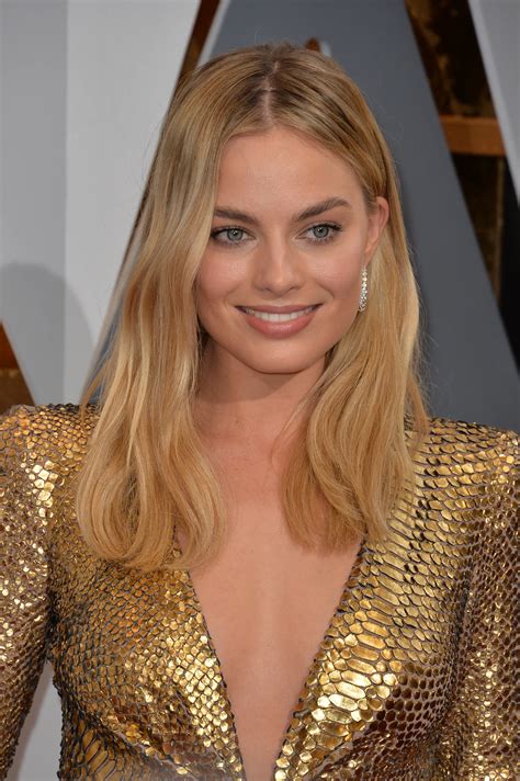 Margot Robbie | Scrolller