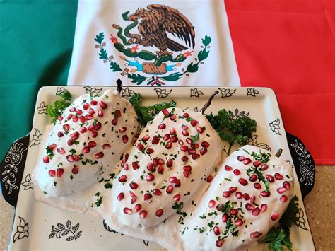 Celebrando el mes patrio desde el extranjero, unos chiles en nogada