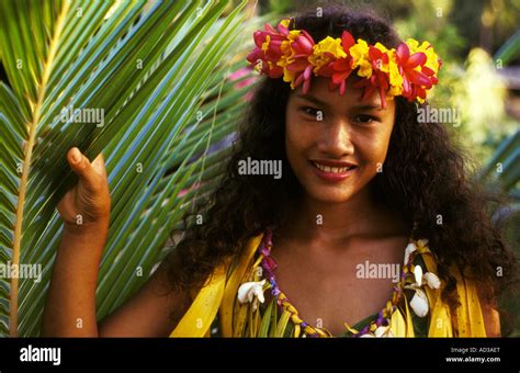 Samoan girl in savaii hi-res stock photography and images - Alamy