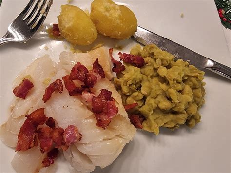 Lutefisk! A traditional Yule meal here in Norway... : r/EuropeEats
