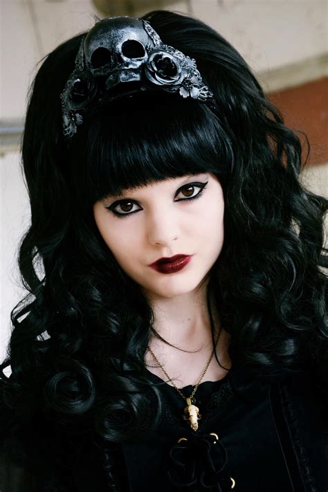 βℓ๏ʂʂ๏๓ ๏f Fąℯℓḯ√ɽḯท • • | Goth beauty, Gothic girls, Perfect hair
