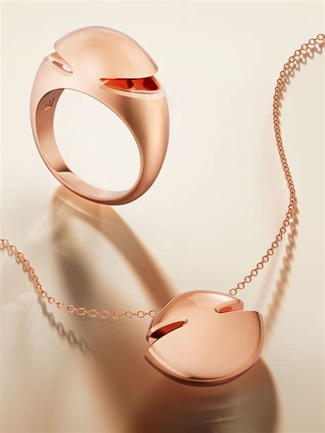 Bvlgari Cabochon Jewelry Collection | Bvlgari Official Store