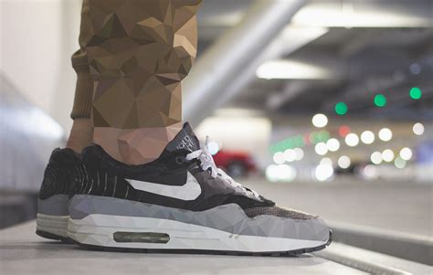 Hold Tight: My attempt at Low Poly sneaker art : r/Sneakers