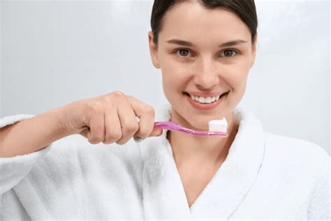 Can I Brush My Teeth Before or After Using Whitestrips?