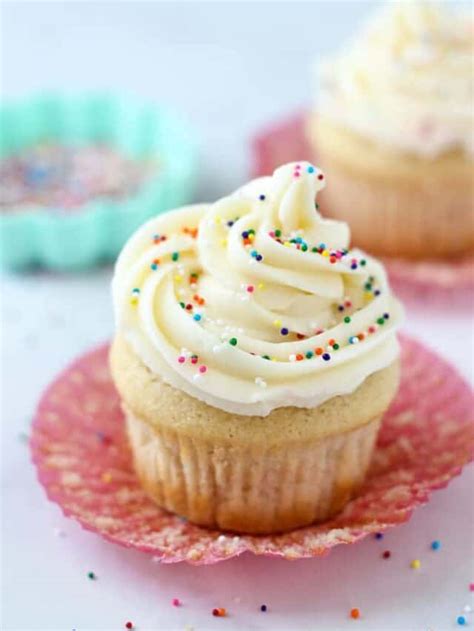 Vanilla Buttercream Frosting Story - Belle of the Kitchen