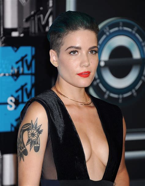 HALSEY at MTV Video Music Awards 2015 in Los Angeles – HawtCelebs