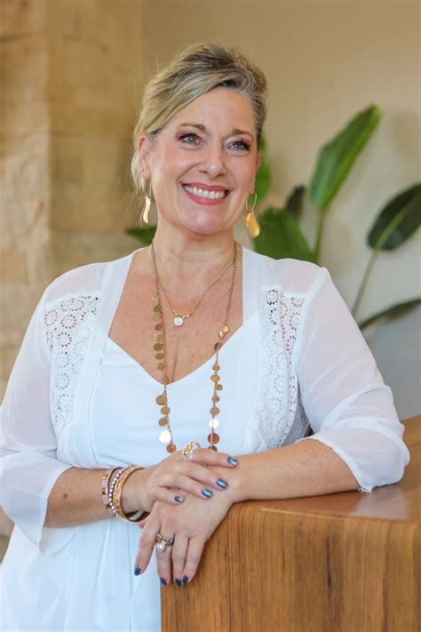 Jennifer - What's your Love Condition? Happily coupled? Happily single