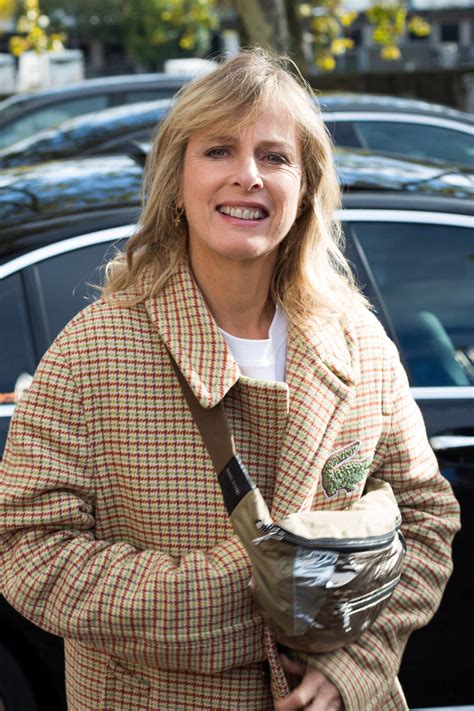 Photo : Karin Viard arrive au Palais de Tokyo pour assister au défilé