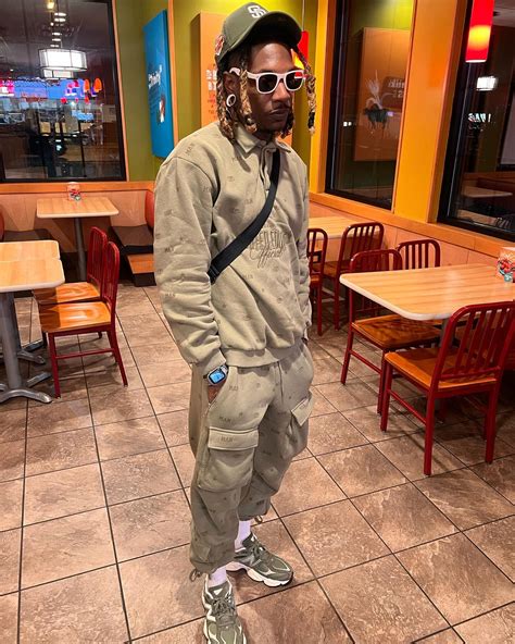 Que Johnson | Not to jack myself off and bust my own nut but ima pretty