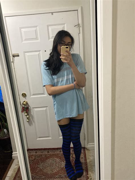 Finally got thigh highs that actually reach my thighs : r/femboy