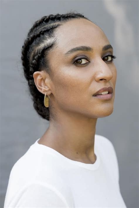 Esther Elisha - AdoroCinema