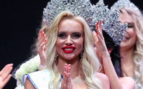 Mrs Russia organisers forced to defend winner Natalya Oskar's looks
