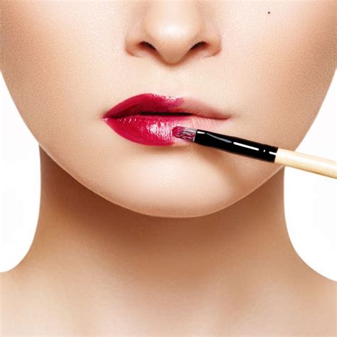 Mengenal 7 Jenis Lipstik, Kamu Pakai yang Mana?