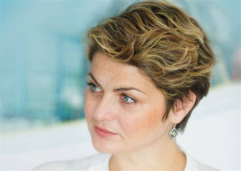 maintenance pixie cuts    season hairstylecamp