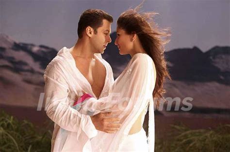 Kareena Kapoor & Salman Khan in the movie Bodyguard Photo