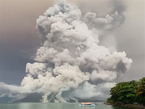 Indonesia's Mount Ruang erupts again, closes international airport