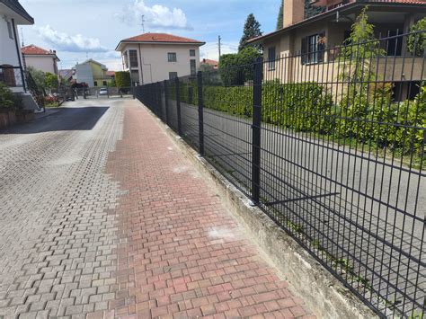 Recinzioni di confine per un’abitazione ad Uboldo (VA) con il pannello