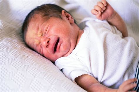 Cómo se siente tu bebé cuando le dejas solo llorando - Etapa Infantil